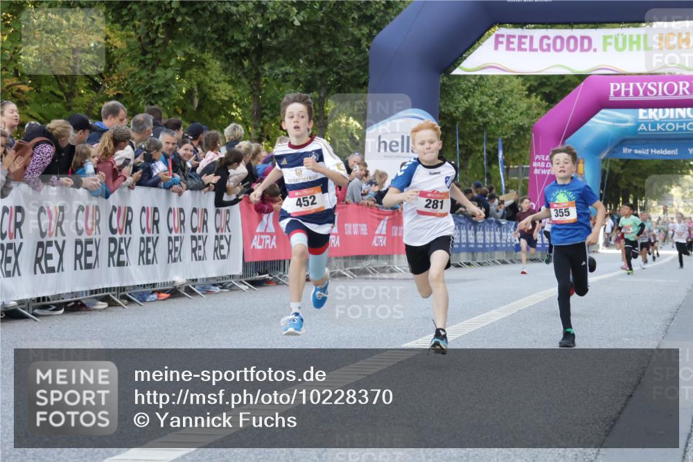 06.09.2026 - CURREX Alsterlauf Yannick Fuchs http://msf.ph/oto/10228370 06.09.2026 10:52:44 Ziel 161, 182, 184, 268, 281, 307, 355, 408, 409, 452 meine-sportfotos.de