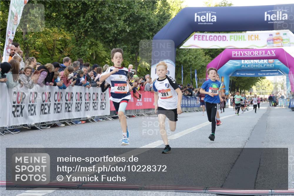 06.09.2026 - CURREX Alsterlauf Yannick Fuchs http://msf.ph/oto/10228372 06.09.2026 10:52:44 Ziel 161, 182, 184, 268, 281, 307, 355, 408, 409, 452 meine-sportfotos.de