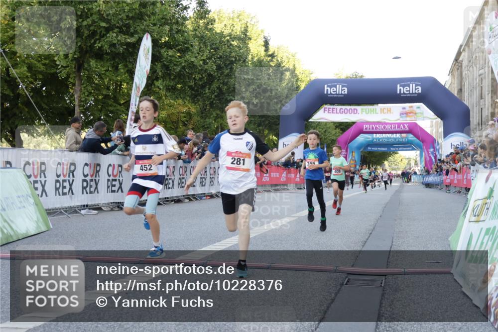 06.09.2026 - CURREX Alsterlauf Yannick Fuchs http://msf.ph/oto/10228376 06.09.2026 10:52:45 Ziel 161, 182, 184, 268, 281, 293, 355, 408, 409, 452 meine-sportfotos.de