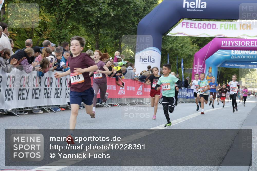 06.09.2026 - CURREX Alsterlauf Yannick Fuchs http://msf.ph/oto/10228391 06.09.2026 10:52:50 Ziel 151, 178, 184, 223, 281, 293, 355, 374, 388, 408, 452 meine-sportfotos.de