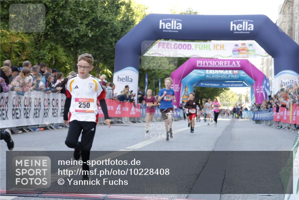 06.09.2026 - CURREX Alsterlauf Yannick Fuchs http://msf.ph/oto/10228408 06.09.2026 10:52:55 Ziel 151, 158, 178, 222, 223, 250, 251, 280, 293, 374, 388, 408, 430 meine-sportfotos.de