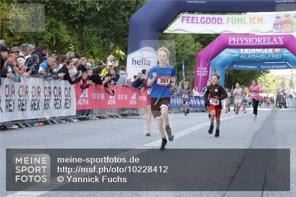 06.09.2026 - CURREX Alsterlauf Yannick Fuchs http://msf.ph/oto/10228412 06.09.2026 10:52:56 Ziel 151, 158, 178, 222, 223, 250, 251, 280, 293, 374, 388, 430 meine-sportfotos.de