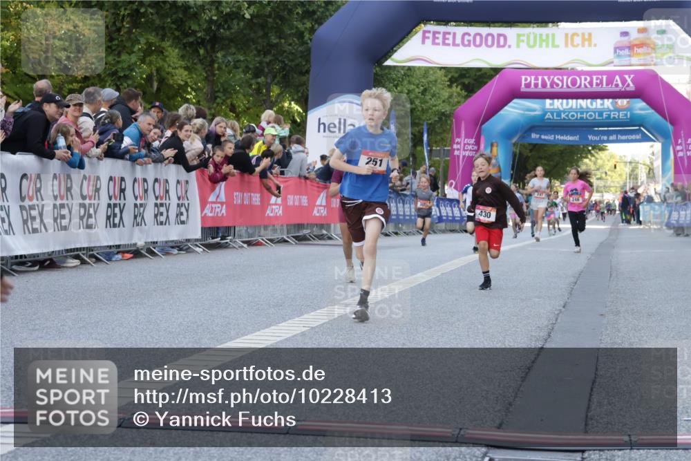 06.09.2026 - CURREX Alsterlauf Yannick Fuchs http://msf.ph/oto/10228413 06.09.2026 10:52:56 Ziel 151, 158, 178, 222, 223, 250, 251, 280, 293, 374, 388, 430 meine-sportfotos.de