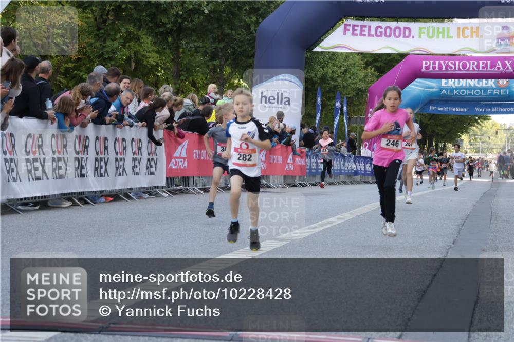 06.09.2026 - CURREX Alsterlauf Yannick Fuchs http://msf.ph/oto/10228428 06.09.2026 10:53:01 Ziel 151, 158, 222, 223, 246, 250, 251, 280, 282, 303, 374, 430 meine-sportfotos.de