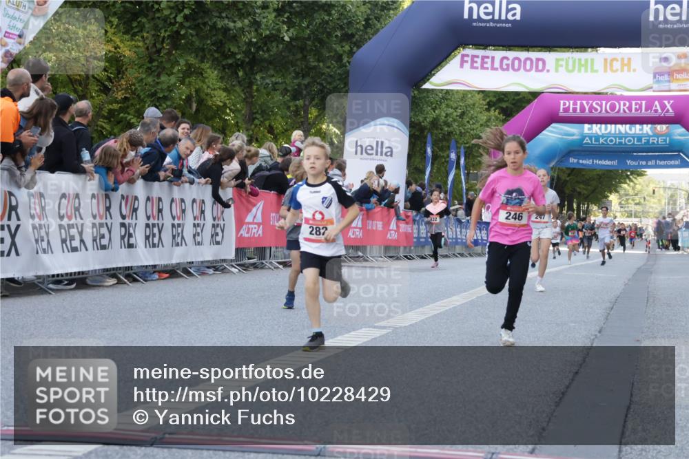 06.09.2026 - CURREX Alsterlauf Yannick Fuchs http://msf.ph/oto/10228429 06.09.2026 10:53:01 Ziel 151, 158, 222, 223, 246, 250, 251, 280, 282, 303, 374, 430 meine-sportfotos.de