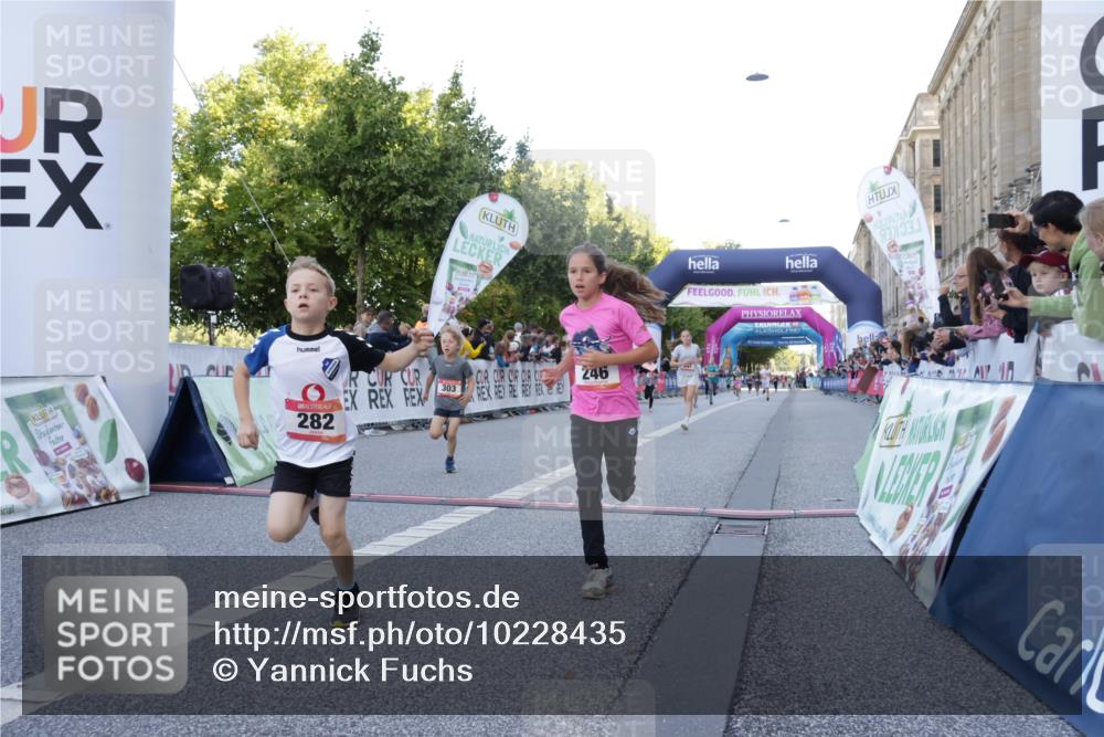 06.09.2026 - CURREX Alsterlauf Yannick Fuchs http://msf.ph/oto/10228435 06.09.2026 10:53:03 Ziel 158, 222, 246, 247, 250, 251, 280, 282, 303, 430, 432 meine-sportfotos.de