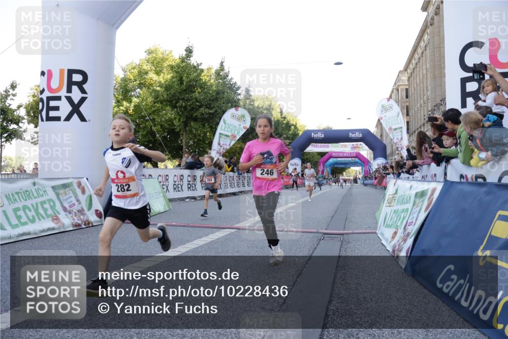 06.09.2026 - CURREX Alsterlauf Yannick Fuchs http://msf.ph/oto/10228436 06.09.2026 10:53:03 Ziel 158, 222, 246, 247, 250, 251, 280, 282, 303, 430, 432 meine-sportfotos.de