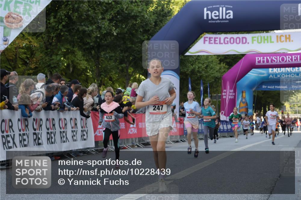 06.09.2026 - CURREX Alsterlauf Yannick Fuchs http://msf.ph/oto/10228439 06.09.2026 10:53:04 Ziel 158, 168, 246, 247, 251, 282, 303, 430, 432 meine-sportfotos.de