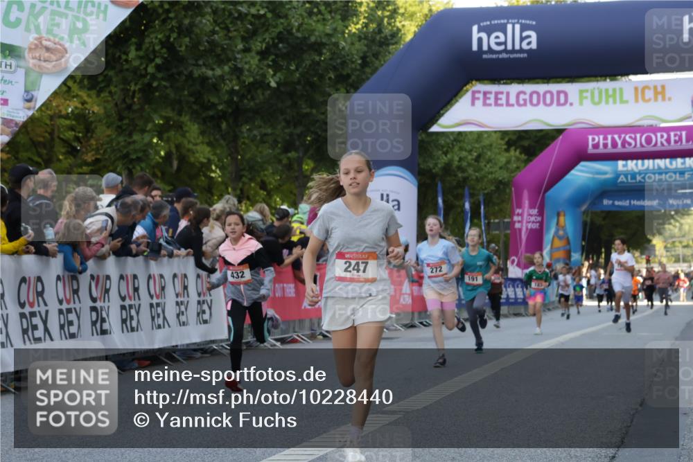 06.09.2026 - CURREX Alsterlauf Yannick Fuchs http://msf.ph/oto/10228440 06.09.2026 10:53:05 Ziel 158, 168, 246, 247, 251, 272, 282, 303, 430, 432 meine-sportfotos.de
