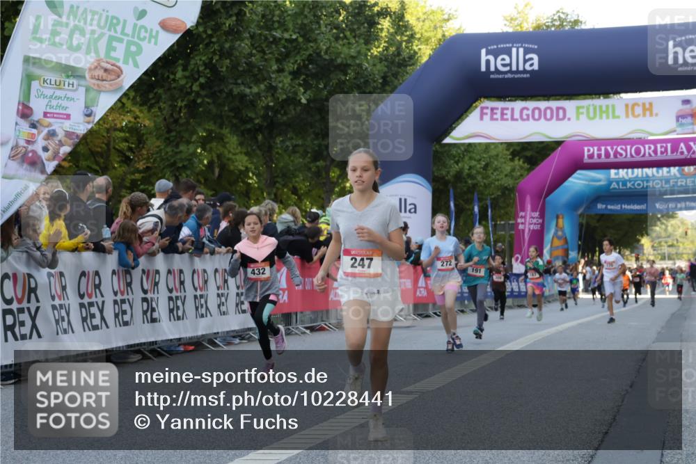 06.09.2026 - CURREX Alsterlauf Yannick Fuchs http://msf.ph/oto/10228441 06.09.2026 10:53:05 Ziel 158, 168, 246, 247, 251, 272, 282, 303, 430, 432 meine-sportfotos.de