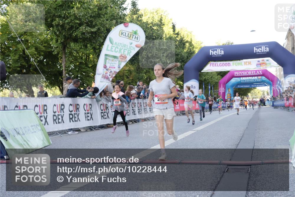 06.09.2026 - CURREX Alsterlauf Yannick Fuchs http://msf.ph/oto/10228444 06.09.2026 10:53:06 Ziel 158, 168, 246, 247, 251, 272, 282, 303, 430, 432 meine-sportfotos.de