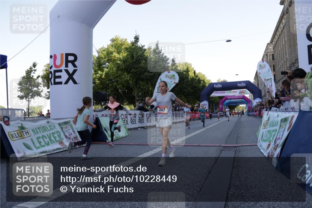 06.09.2026 - CURREX Alsterlauf Yannick Fuchs http://msf.ph/oto/10228449 06.09.2026 10:53:07 Ziel 158, 168, 183, 246, 247, 272, 282, 303, 430, 432 meine-sportfotos.de