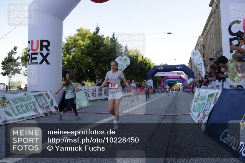 06.09.2026 - CURREX Alsterlauf Yannick Fuchs http://msf.ph/oto/10228450 06.09.2026 10:53:07 Ziel 158, 168, 183, 246, 247, 272, 282, 303, 430, 432 meine-sportfotos.de