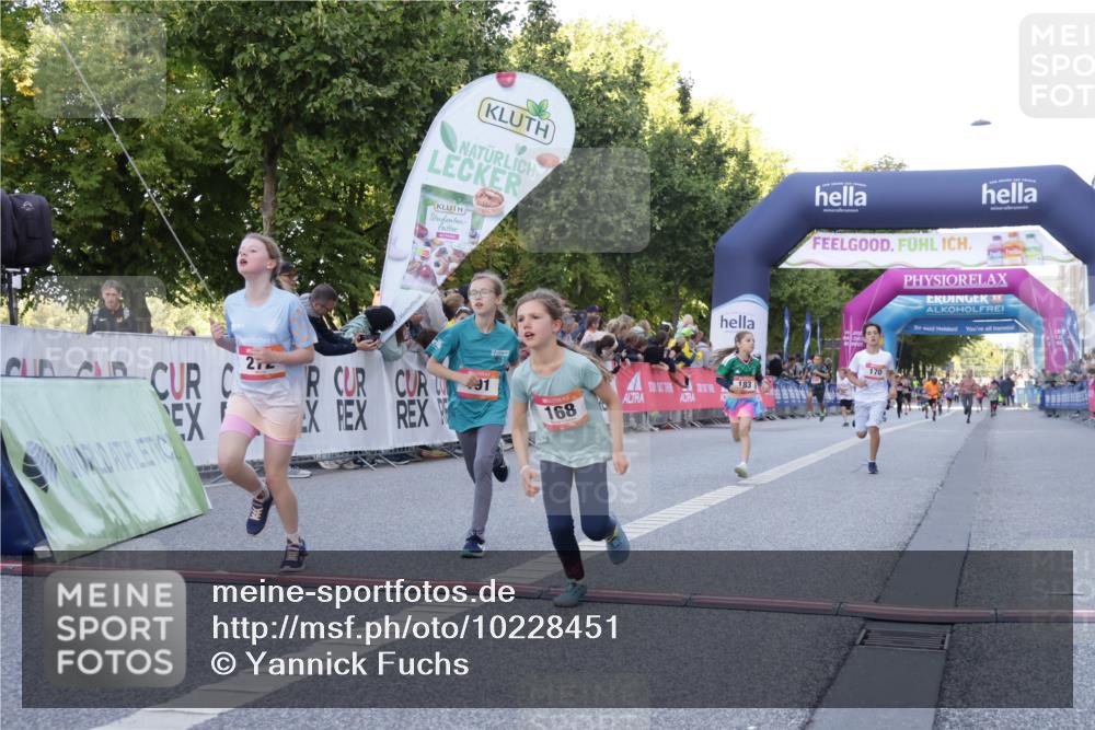 06.09.2026 - CURREX Alsterlauf Yannick Fuchs http://msf.ph/oto/10228451 06.09.2026 10:53:09 Ziel 168, 170, 183, 246, 247, 272, 282, 303, 432 meine-sportfotos.de