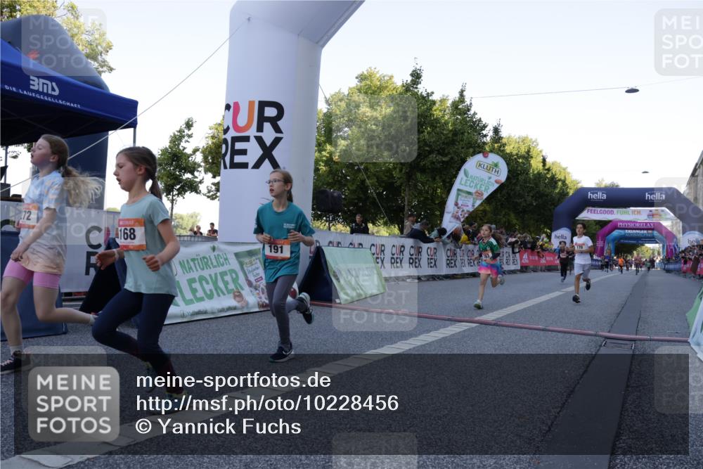 06.09.2026 - CURREX Alsterlauf Yannick Fuchs http://msf.ph/oto/10228456 06.09.2026 10:53:11 Ziel 168, 170, 183, 246, 247, 272, 303, 309, 432, 8182 meine-sportfotos.de