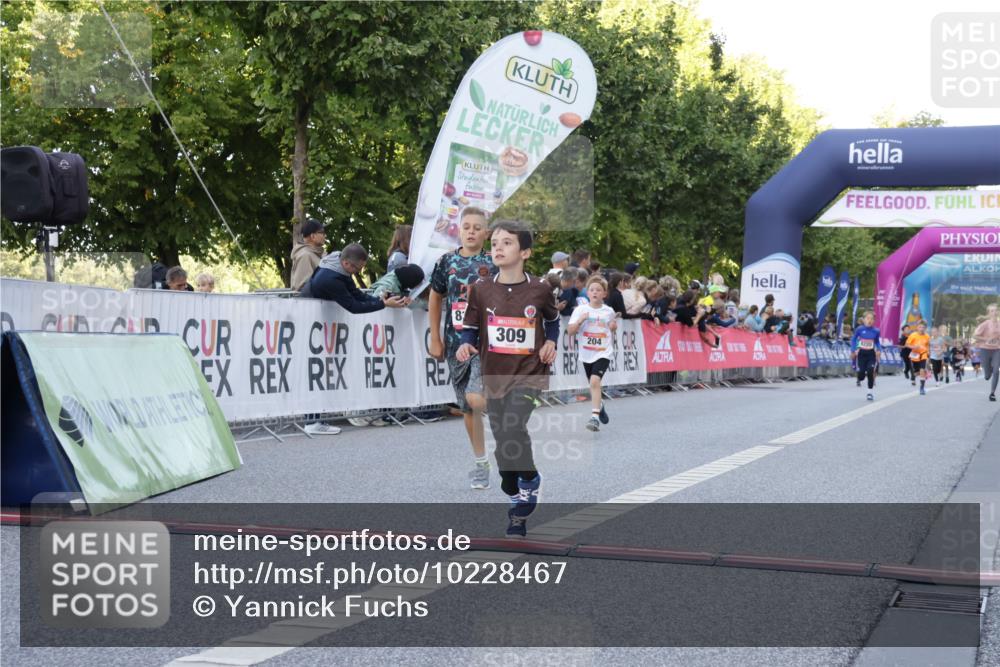 06.09.2026 - CURREX Alsterlauf Yannick Fuchs http://msf.ph/oto/10228467 06.09.2026 10:53:14 Ziel 168, 170, 183, 204, 247, 272, 309, 432, 8182 meine-sportfotos.de