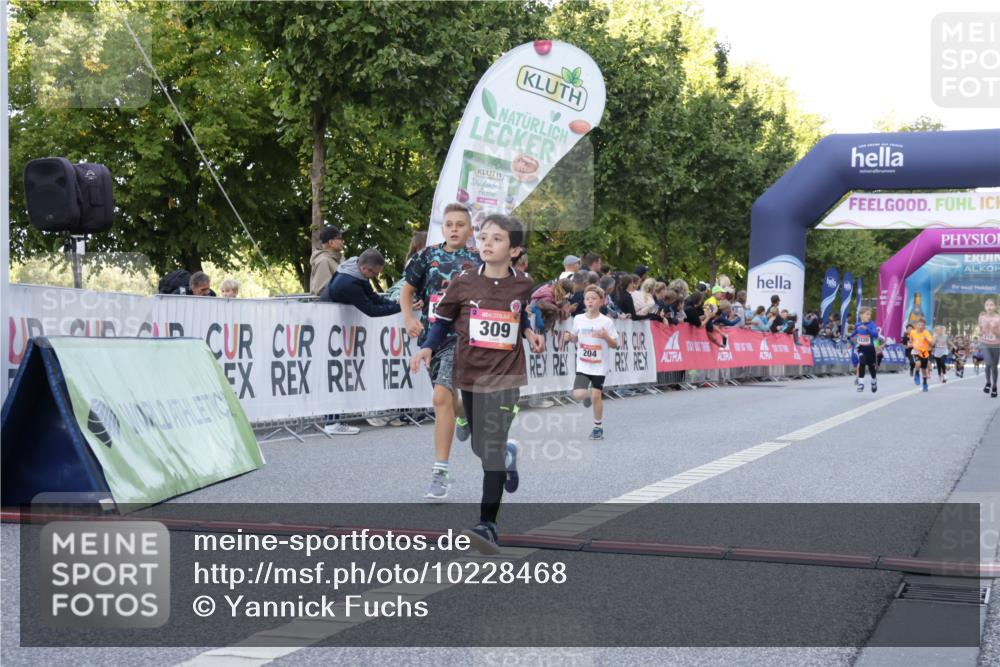 06.09.2026 - CURREX Alsterlauf Yannick Fuchs http://msf.ph/oto/10228468 06.09.2026 10:53:14 Ziel 168, 170, 183, 204, 247, 272, 309, 432, 8182 meine-sportfotos.de