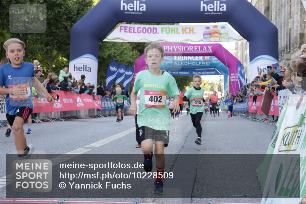 06.09.2026 - CURREX Alsterlauf Yannick Fuchs http://msf.ph/oto/10228509 06.09.2026 10:53:34 Ziel 190, 233, 263, 265, 266, 274, 275, 306, 314, 330, 336, 338, 402, 415, 445, 8124, 8180, 8181, 8329 meine-sportfotos.de