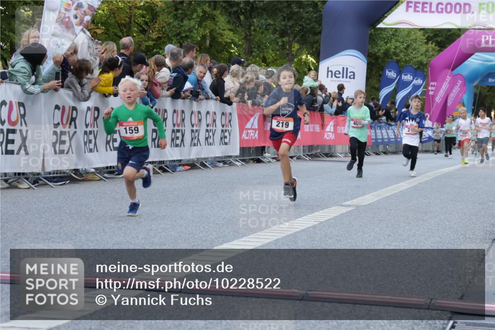 06.09.2026 - CURREX Alsterlauf Yannick Fuchs http://msf.ph/oto/10228522 06.09.2026 10:53:38 Ziel 154, 159, 190, 219, 257, 259, 263, 265, 266, 274, 275, 306, 330, 338, 402, 415, 445, 8180, 8181, 8329 meine-sportfotos.de