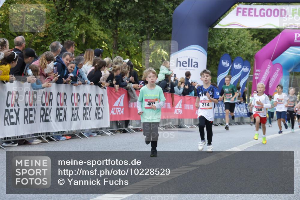 06.09.2026 - CURREX Alsterlauf Yannick Fuchs http://msf.ph/oto/10228529 06.09.2026 10:53:40 Ziel 154, 159, 214, 219, 257, 259, 263, 265, 266, 274, 286, 306, 330, 401, 402, 415, 445, 8180, 8181 meine-sportfotos.de