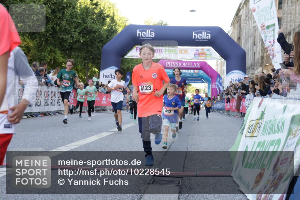 06.09.2026 - CURREX Alsterlauf Yannick Fuchs http://msf.ph/oto/10228545 06.09.2026 10:53:45 Ziel 154, 159, 164, 169, 214, 219, 257, 259, 265, 286, 330, 354, 389, 401, 422, 442, 445, 8094, 8112, 8123 meine-sportfotos.de