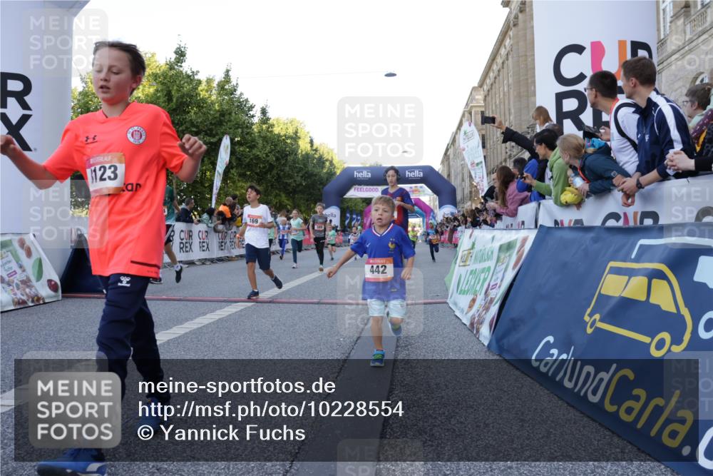 06.09.2026 - CURREX Alsterlauf Yannick Fuchs http://msf.ph/oto/10228554 06.09.2026 10:53:48 Ziel 154, 164, 169, 177, 214, 219, 257, 259, 286, 320, 354, 362, 389, 401, 404, 422, 442, 8094, 8101, 8112, 8123, 8196, 8221, 8252 meine-sportfotos.de
