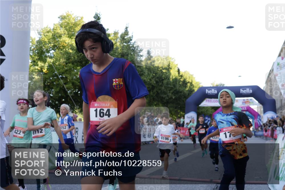 06.09.2026 - CURREX Alsterlauf Yannick Fuchs http://msf.ph/oto/10228559 06.09.2026 10:53:50 Ziel 154, 164, 169, 177, 185, 208, 214, 257, 259, 286, 320, 334, 354, 362, 389, 401, 404, 422, 442, 8094, 8101, 8112, 8123, 8196, 8221, 8252 meine-sportfotos.de