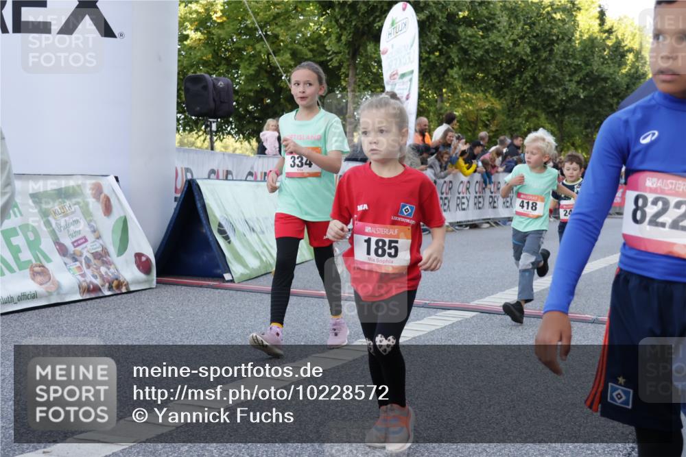 06.09.2026 - CURREX Alsterlauf Yannick Fuchs http://msf.ph/oto/10228572 06.09.2026 10:53:55 Ziel 164, 169, 172, 177, 185, 208, 218, 221, 243, 292, 302, 320, 334, 354, 362, 389, 404, 418, 422, 442, 443, 8094, 8101, 8112, 8196, 8221, 8252 meine-sportfotos.de