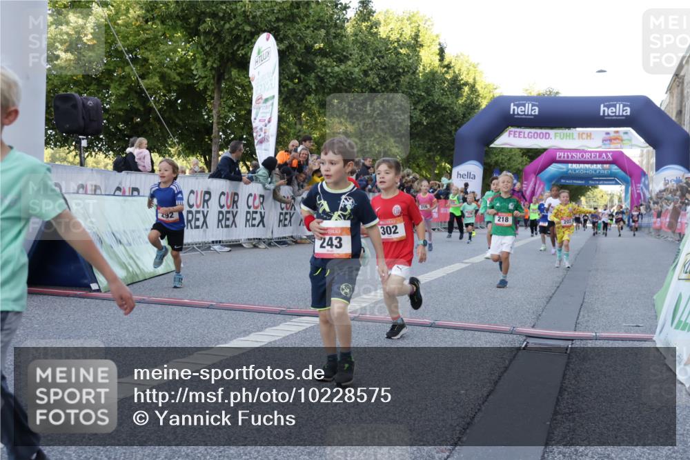 06.09.2026 - CURREX Alsterlauf Yannick Fuchs http://msf.ph/oto/10228575 06.09.2026 10:53:57 Ziel 172, 177, 185, 203, 208, 216, 218, 221, 243, 292, 302, 320, 334, 354, 362, 389, 404, 418, 422, 443, 8101, 8112, 8196, 8221, 8252 meine-sportfotos.de