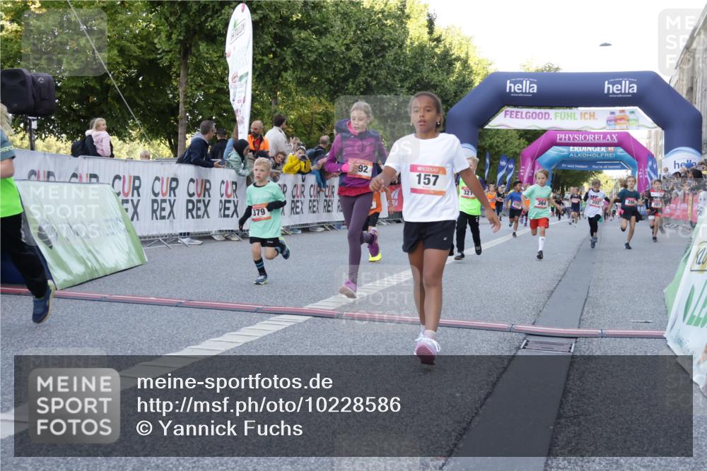 06.09.2026 - CURREX Alsterlauf Yannick Fuchs http://msf.ph/oto/10228586 06.09.2026 10:54:02 Ziel 157, 172, 195, 202, 203, 216, 218, 221, 243, 256, 260, 292, 296, 302, 321, 334, 364, 379, 414, 418, 443 meine-sportfotos.de