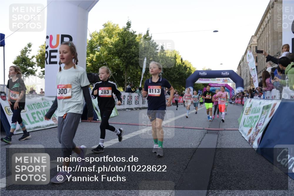 06.09.2026 - CURREX Alsterlauf Yannick Fuchs http://msf.ph/oto/10228622 06.09.2026 10:54:15 Ziel 201, 206, 238, 258, 264, 270, 276, 283, 300, 312, 347, 399, 416, 417, 436, 440, 446, 449, 455, 8113, 8174, 8253 meine-sportfotos.de