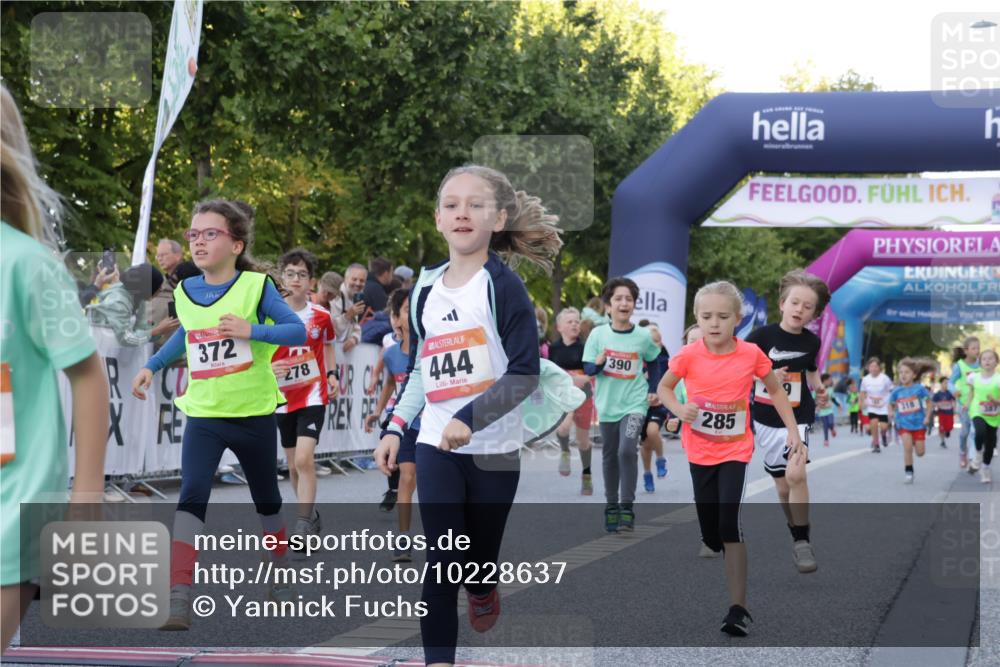 06.09.2026 - CURREX Alsterlauf Yannick Fuchs http://msf.ph/oto/10228637 06.09.2026 10:54:21 Ziel 179, 206, 207, 238, 239, 240, 264, 270, 278, 283, 284, 285, 300, 329, 357, 365, 372, 390, 399, 417, 431, 436, 440, 444, 449, 8087, 8113, 8174 meine-sportfotos.de