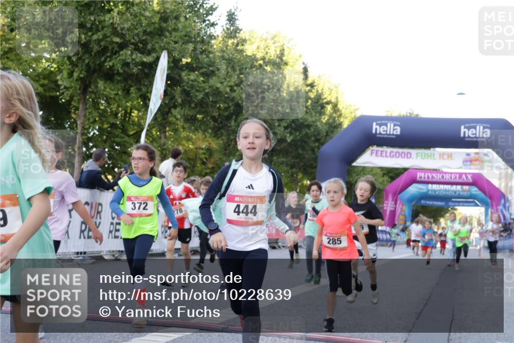 06.09.2026 - CURREX Alsterlauf Yannick Fuchs http://msf.ph/oto/10228639 06.09.2026 10:54:21 Ziel 179, 206, 207, 238, 239, 240, 264, 270, 278, 283, 284, 285, 300, 329, 357, 365, 372, 390, 399, 417, 431, 436, 440, 444, 449, 8087, 8113, 8174 meine-sportfotos.de