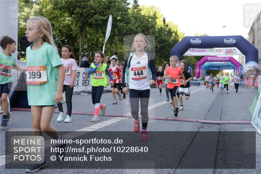 06.09.2026 - CURREX Alsterlauf Yannick Fuchs http://msf.ph/oto/10228640 06.09.2026 10:54:21 Ziel 179, 206, 207, 238, 239, 240, 264, 270, 278, 283, 284, 285, 300, 329, 357, 365, 372, 390, 399, 417, 431, 436, 440, 444, 449, 8087, 8113, 8174 meine-sportfotos.de
