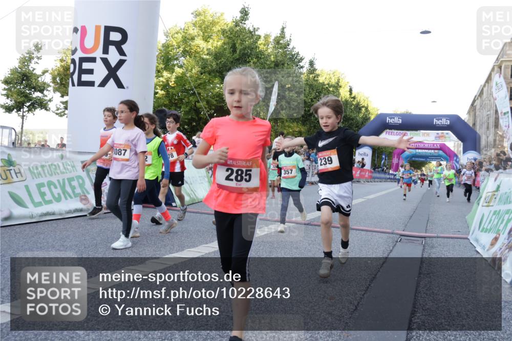 06.09.2026 - CURREX Alsterlauf Yannick Fuchs http://msf.ph/oto/10228643 06.09.2026 10:54:23 Ziel 179, 207, 238, 239, 240, 264, 270, 278, 284, 285, 304, 318, 329, 357, 365, 372, 387, 390, 399, 417, 431, 436, 440, 444, 449, 8087, 8174 meine-sportfotos.de