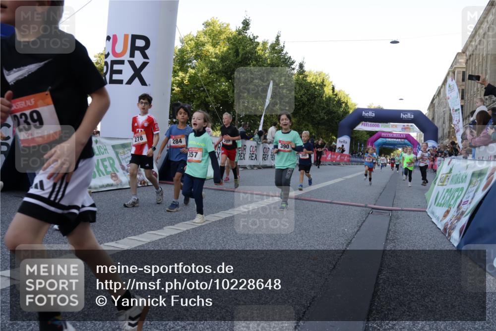 06.09.2026 - CURREX Alsterlauf Yannick Fuchs http://msf.ph/oto/10228648 06.09.2026 10:54:24 Ziel 179, 207, 238, 239, 240, 264, 270, 278, 284, 285, 304, 318, 329, 357, 361, 365, 372, 387, 390, 399, 417, 431, 436, 440, 444, 449, 8087, 8174 meine-sportfotos.de