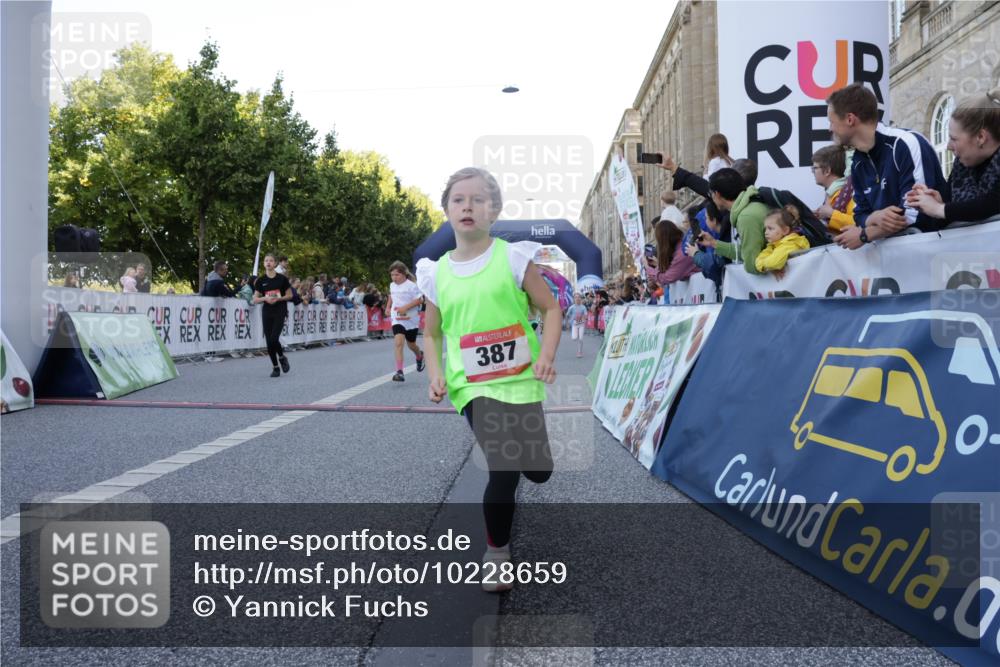 06.09.2026 - CURREX Alsterlauf Yannick Fuchs http://msf.ph/oto/10228659 06.09.2026 10:54:28 Ziel 162, 179, 207, 239, 240, 278, 284, 285, 297, 304, 318, 326, 329, 333, 343, 357, 361, 365, 372, 387, 390, 431, 444, 456, 8087, 8343 meine-sportfotos.de