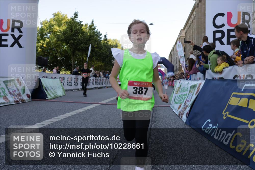 06.09.2026 - CURREX Alsterlauf Yannick Fuchs http://msf.ph/oto/10228661 06.09.2026 10:54:28 Ziel 162, 179, 207, 239, 240, 278, 284, 285, 297, 304, 318, 326, 329, 333, 343, 357, 361, 365, 372, 387, 390, 431, 444, 456, 8087, 8343 meine-sportfotos.de