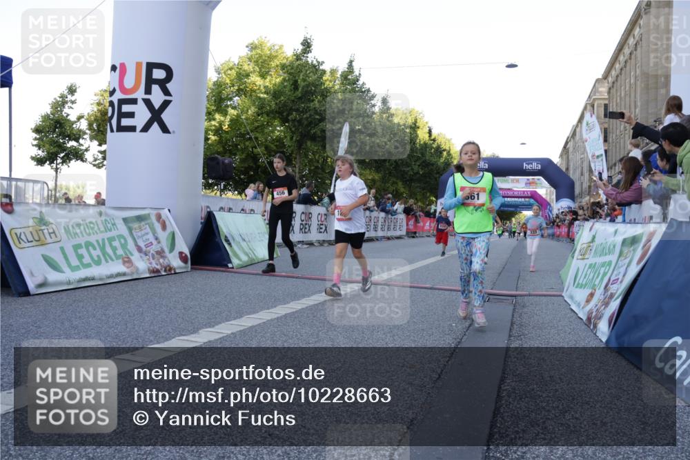 06.09.2026 - CURREX Alsterlauf Yannick Fuchs http://msf.ph/oto/10228663 06.09.2026 10:54:29 Ziel 162, 179, 207, 239, 240, 278, 284, 285, 297, 304, 318, 326, 329, 333, 343, 357, 361, 372, 387, 390, 456, 8343 meine-sportfotos.de