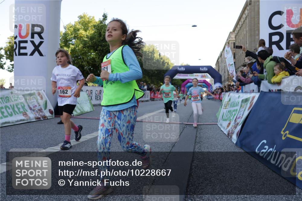 06.09.2026 - CURREX Alsterlauf Yannick Fuchs http://msf.ph/oto/10228667 06.09.2026 10:54:30 Ziel 162, 179, 207, 239, 240, 278, 284, 297, 304, 318, 326, 329, 333, 343, 357, 361, 367, 387, 390, 456, 8343 meine-sportfotos.de
