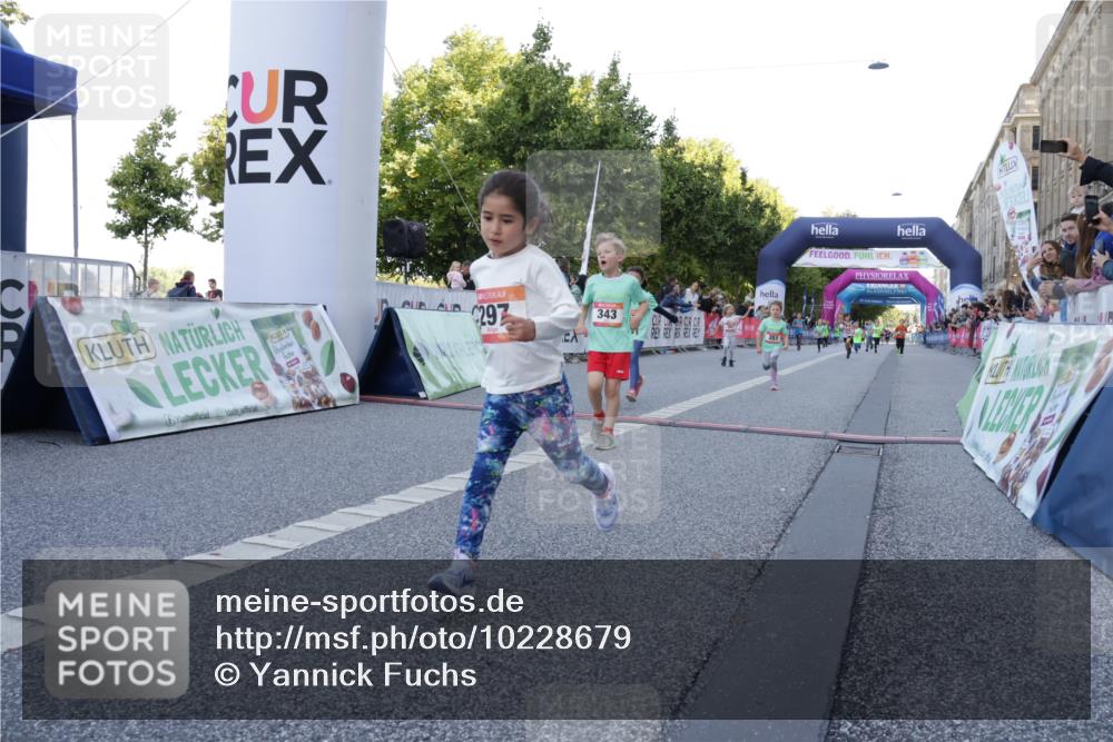 06.09.2026 - CURREX Alsterlauf Yannick Fuchs http://msf.ph/oto/10228679 06.09.2026 10:54:33 Ziel 162, 240, 267, 297, 304, 318, 326, 329, 333, 343, 351, 361, 367, 387, 456, 8343 meine-sportfotos.de