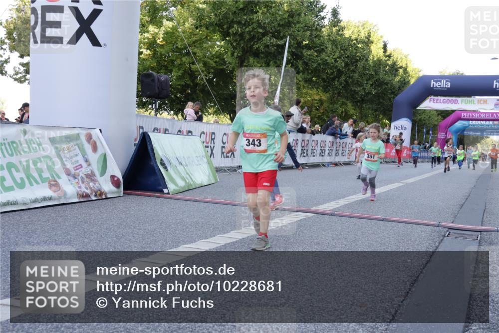 06.09.2026 - CURREX Alsterlauf Yannick Fuchs http://msf.ph/oto/10228681 06.09.2026 10:54:34 Ziel 162, 212, 267, 297, 304, 318, 326, 333, 343, 351, 361, 367, 387, 456, 8343 meine-sportfotos.de