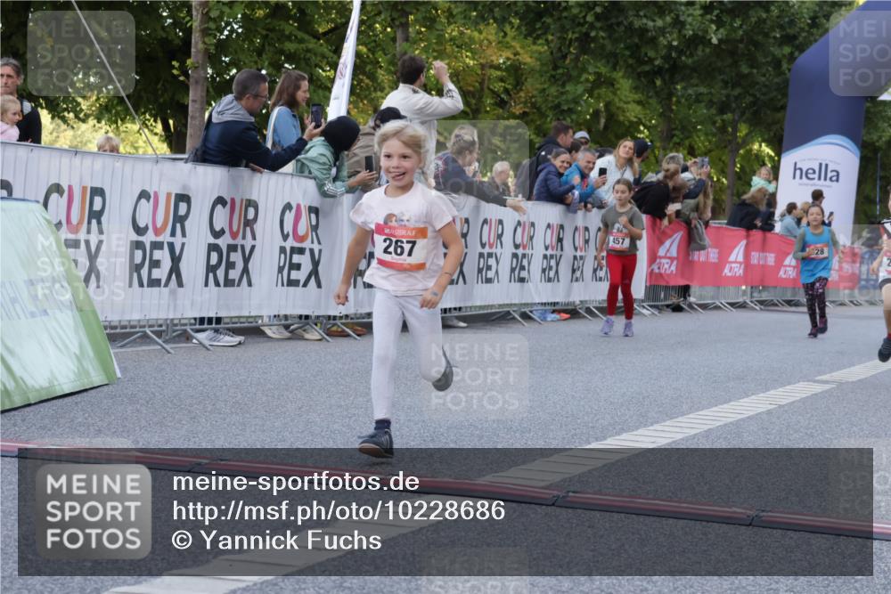 06.09.2026 - CURREX Alsterlauf Yannick Fuchs http://msf.ph/oto/10228686 06.09.2026 10:54:36 Ziel 162, 212, 228, 267, 297, 326, 333, 343, 351, 361, 367, 456, 457, 8343 meine-sportfotos.de
