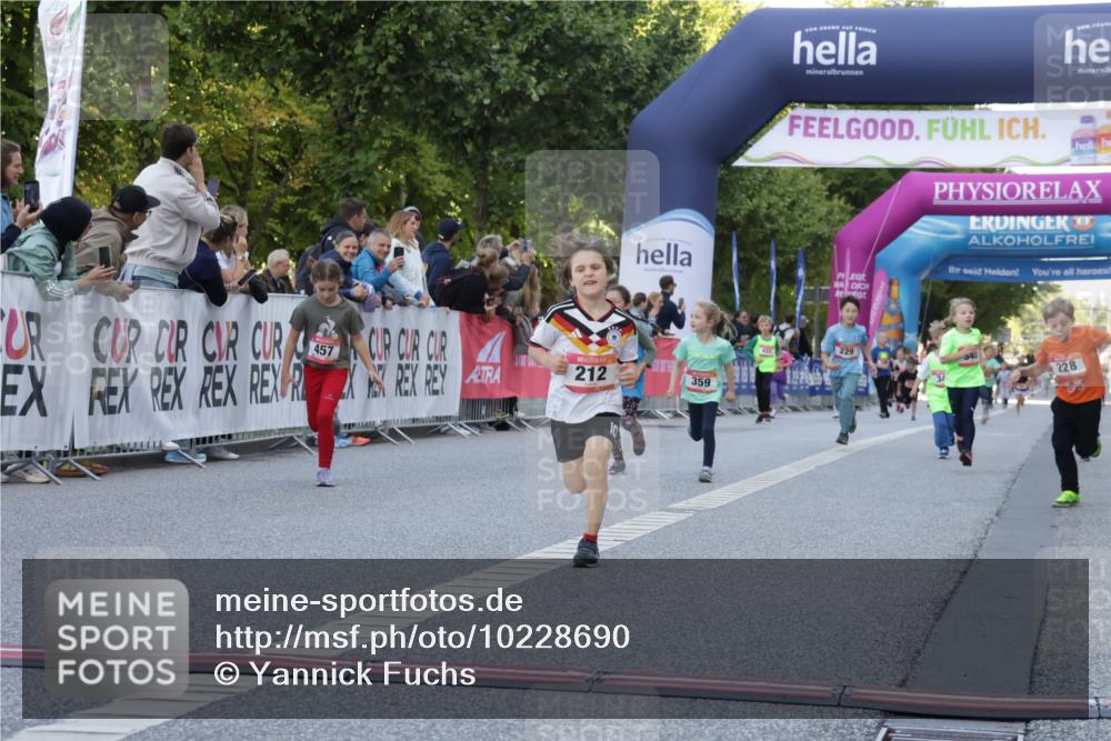 06.09.2026 - CURREX Alsterlauf Yannick Fuchs http://msf.ph/oto/10228690 06.09.2026 10:54:37 Ziel 162, 212, 228, 267, 297, 326, 328, 333, 340, 343, 351, 359, 367, 456, 457, 8343 meine-sportfotos.de