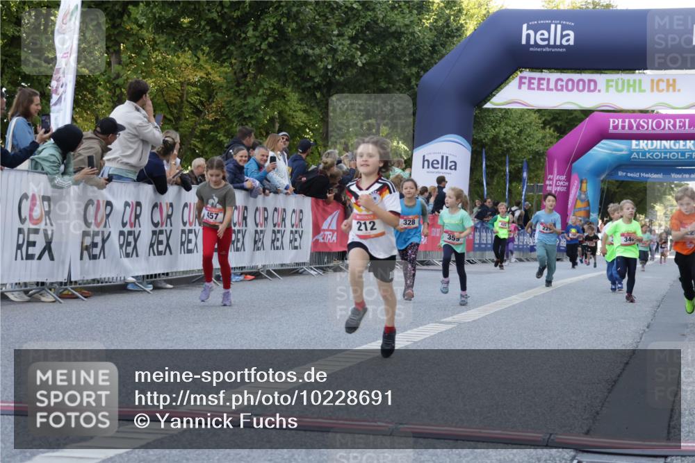 06.09.2026 - CURREX Alsterlauf Yannick Fuchs http://msf.ph/oto/10228691 06.09.2026 10:54:37 Ziel 162, 212, 228, 267, 297, 326, 328, 333, 340, 343, 351, 359, 367, 456, 457, 8343 meine-sportfotos.de