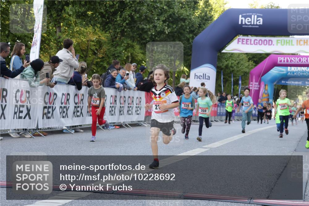 06.09.2026 - CURREX Alsterlauf Yannick Fuchs http://msf.ph/oto/10228692 06.09.2026 10:54:38 Ziel 212, 228, 267, 297, 326, 328, 333, 340, 343, 351, 359, 367, 457, 8343 meine-sportfotos.de