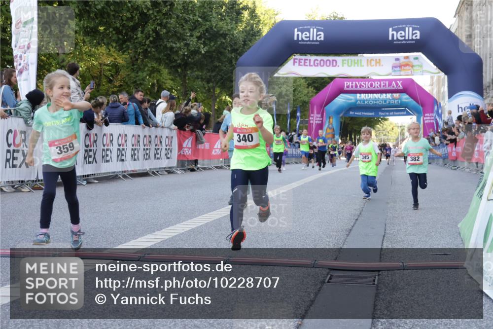 06.09.2026 - CURREX Alsterlauf Yannick Fuchs http://msf.ph/oto/10228707 06.09.2026 10:54:41 Ziel 212, 228, 229, 267, 328, 340, 351, 359, 367, 382, 457 meine-sportfotos.de