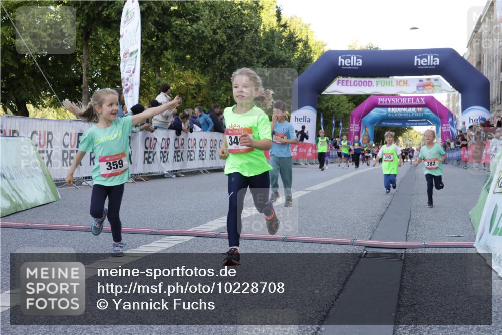 06.09.2026 - CURREX Alsterlauf Yannick Fuchs http://msf.ph/oto/10228708 06.09.2026 10:54:42 Ziel 212, 228, 229, 267, 328, 340, 345, 351, 359, 367, 382, 457 meine-sportfotos.de