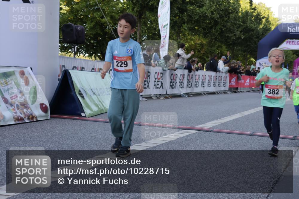 06.09.2026 - CURREX Alsterlauf Yannick Fuchs http://msf.ph/oto/10228715 06.09.2026 10:54:45 Ziel 212, 228, 229, 328, 340, 345, 359, 382, 457 meine-sportfotos.de