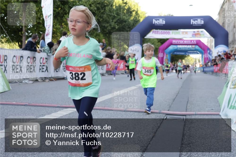 06.09.2026 - CURREX Alsterlauf Yannick Fuchs http://msf.ph/oto/10228717 06.09.2026 10:54:46 Ziel 212, 228, 229, 315, 322, 328, 340, 345, 359, 382, 398, 457 meine-sportfotos.de